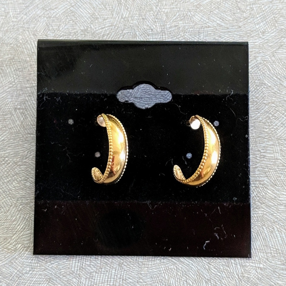 Vintage SURG signed gold toned earrings